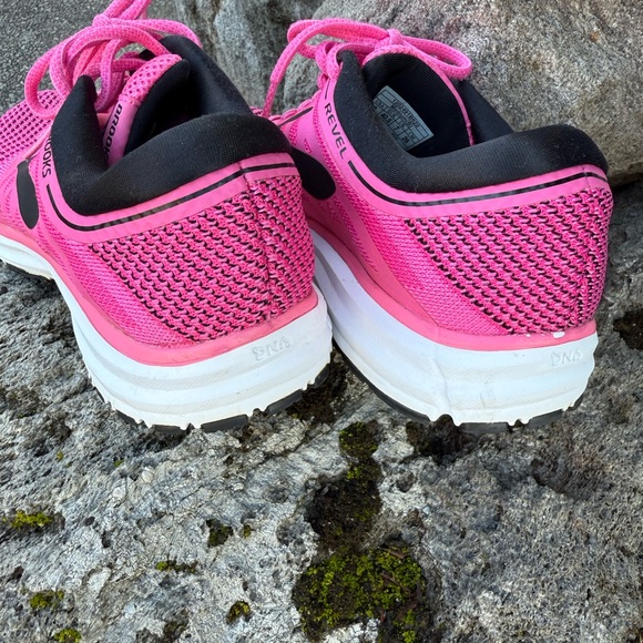 Brooks Revel women’s Pink & Black athletic shoes size 9💗 - Picture 2 of 8